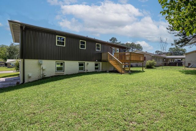 1708 Deer Hollow Dr, Lawrenceburg, TN 38464