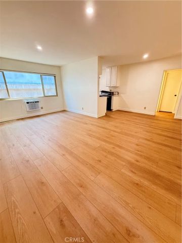 1651 golden gate, Los Angeles, CA 90026