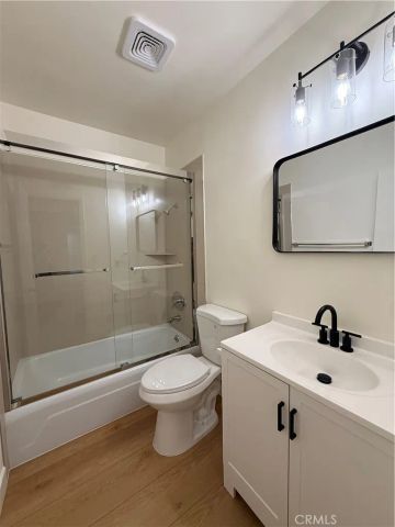 1651 golden gate, Los Angeles, CA 90026