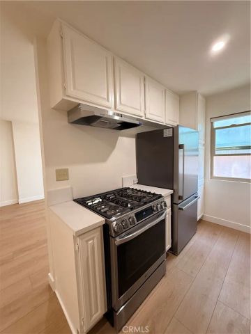 1651 golden gate, Los Angeles, CA 90026