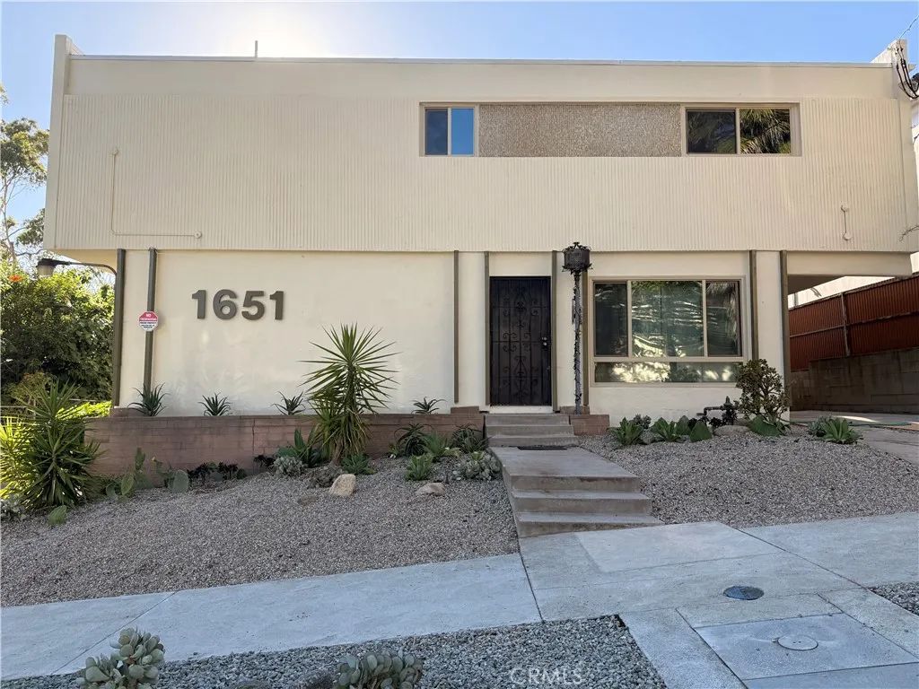 1651 golden gate, Los Angeles, CA 90026
