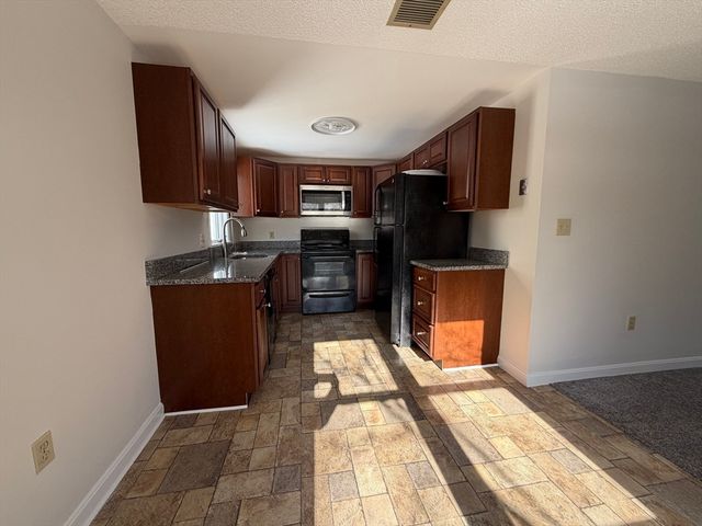 213 Victoria Heights Rd 213, Boston, MA 02136