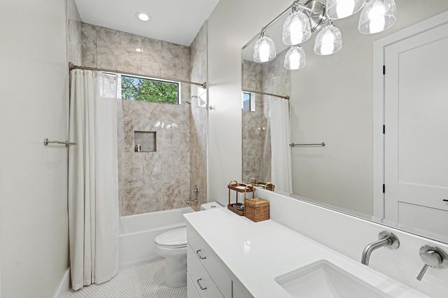 3918 Floyd Street, Houston, TX 77007