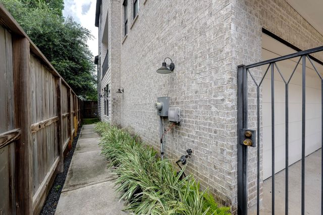 3918 Floyd Street, Houston, TX 77007