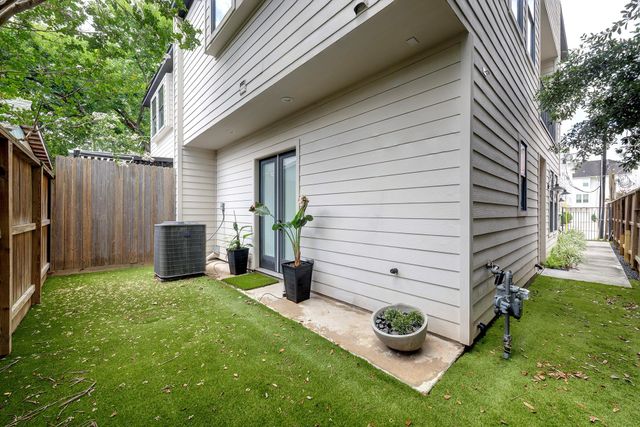 3918 Floyd Street, Houston, TX 77007