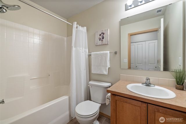 2420 Simmons Street #B, Dupont, WA 98327