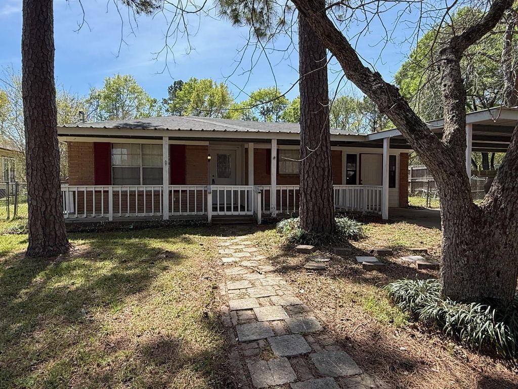 432 Young Street, Livingston, TX 77351