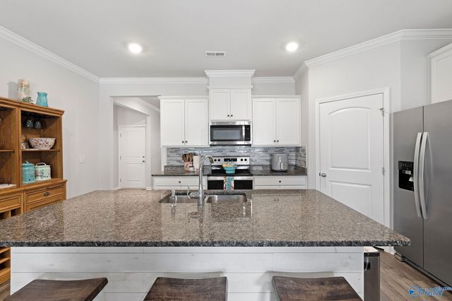 508 Wolf Trace Lane, Hartselle, AL 35640