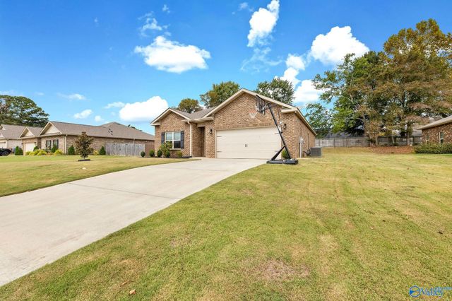 508 Wolf Trace Lane, Hartselle, AL 35640