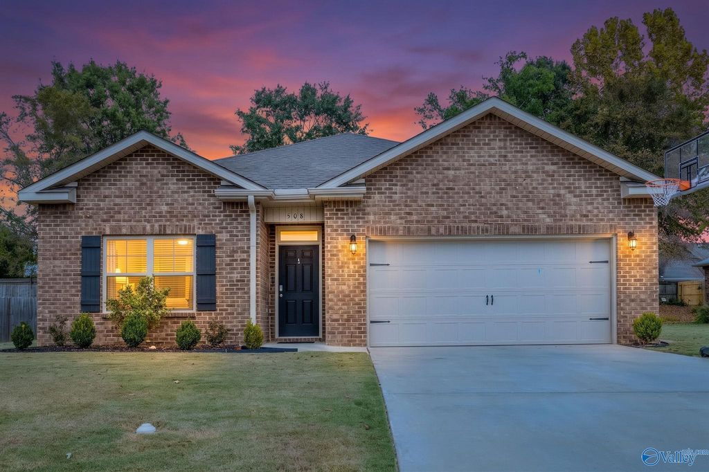 508 Wolf Trace Lane, Hartselle, AL 35640