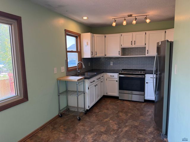 421 ENNEN DR, Rapid City, SD 57703