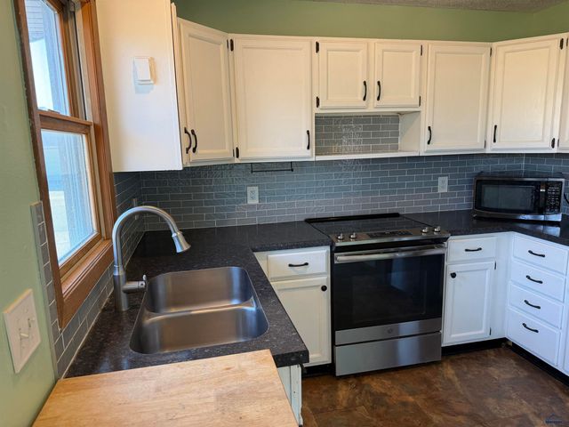 421 ENNEN DR, Rapid City, SD 57703