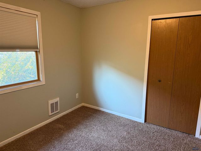 421 ENNEN DR, Rapid City, SD 57703