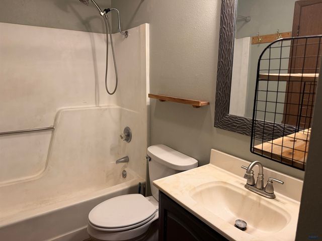 421 ENNEN DR, Rapid City, SD 57703