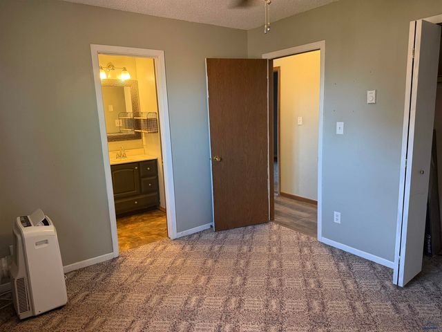 421 ENNEN DR, Rapid City, SD 57703