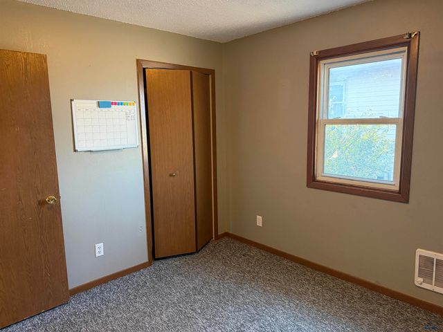 421 ENNEN DR, Rapid City, SD 57703