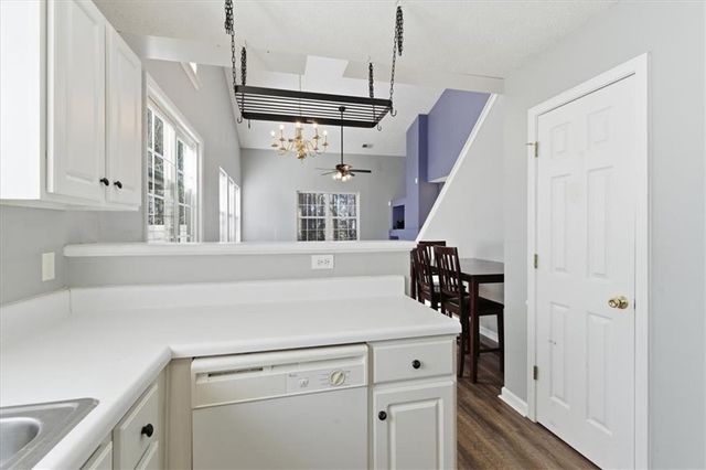 156 W Oaks Place, Woodstock, GA 30188