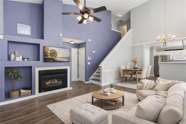 156 W Oaks Place, Woodstock, GA 30188