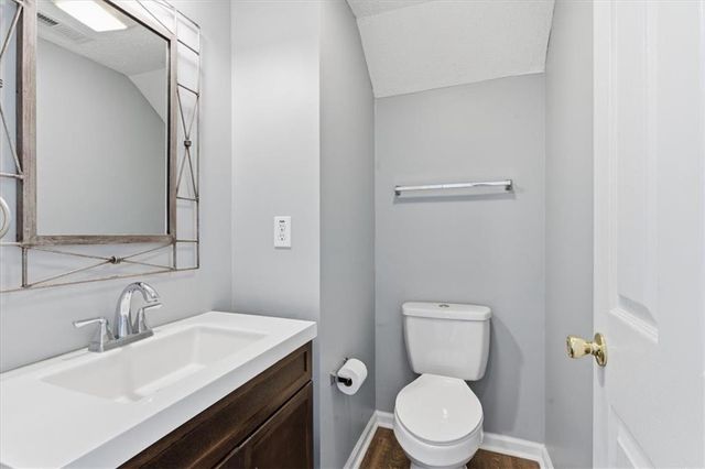 156 W Oaks Place, Woodstock, GA 30188