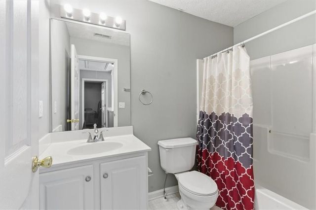 156 W Oaks Place, Woodstock, GA 30188