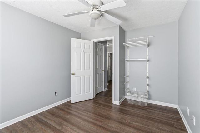 156 W Oaks Place, Woodstock, GA 30188