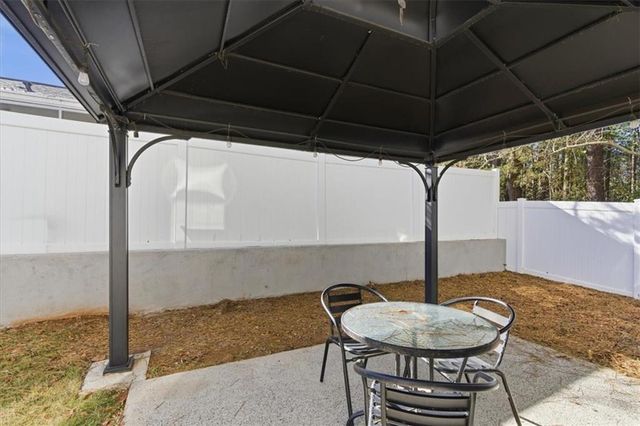 156 W Oaks Place, Woodstock, GA 30188