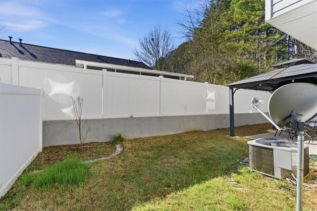 156 W Oaks Place, Woodstock, GA 30188