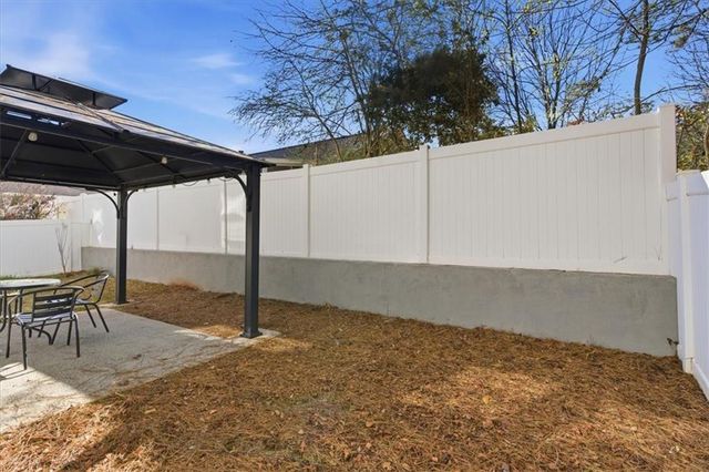 156 W Oaks Place, Woodstock, GA 30188