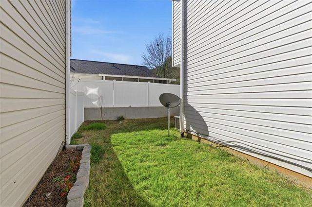 156 W Oaks Place, Woodstock, GA 30188