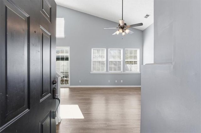 156 W Oaks Place, Woodstock, GA 30188