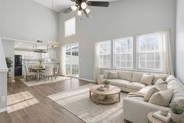 156 W Oaks Place, Woodstock, GA 30188