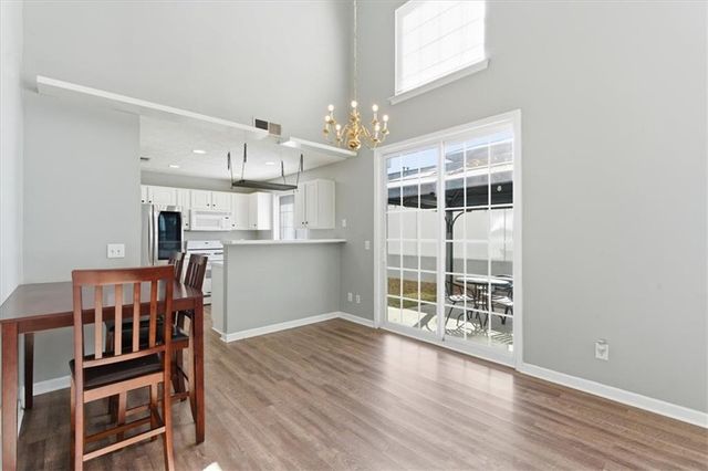 156 W Oaks Place, Woodstock, GA 30188