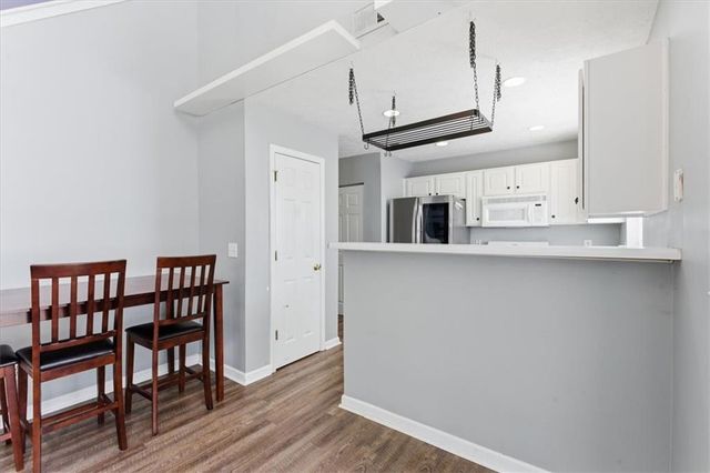 156 W Oaks Place, Woodstock, GA 30188