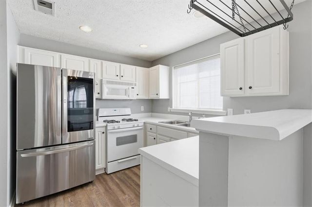 156 W Oaks Place, Woodstock, GA 30188