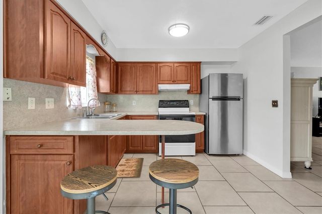 7030 VERSAILLES N, Pinellas Park, FL 33781