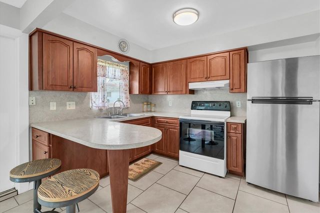 7030 VERSAILLES N, Pinellas Park, FL 33781
