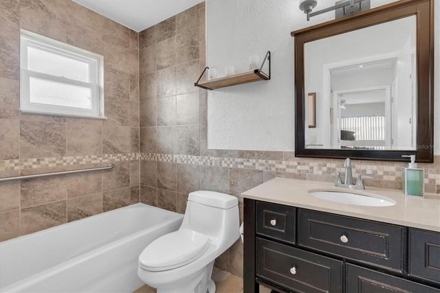 7030 VERSAILLES N, Pinellas Park, FL 33781