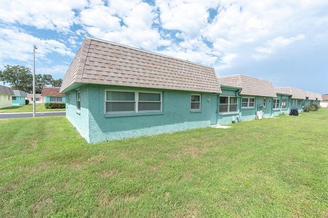 7030 VERSAILLES N, Pinellas Park, FL 33781