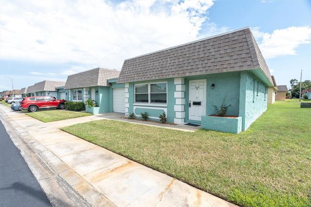 7030 VERSAILLES N, Pinellas Park, FL 33781