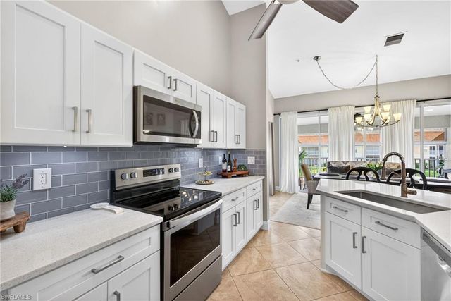 5135 Cobble Creek CT 201, Naples, FL 34110