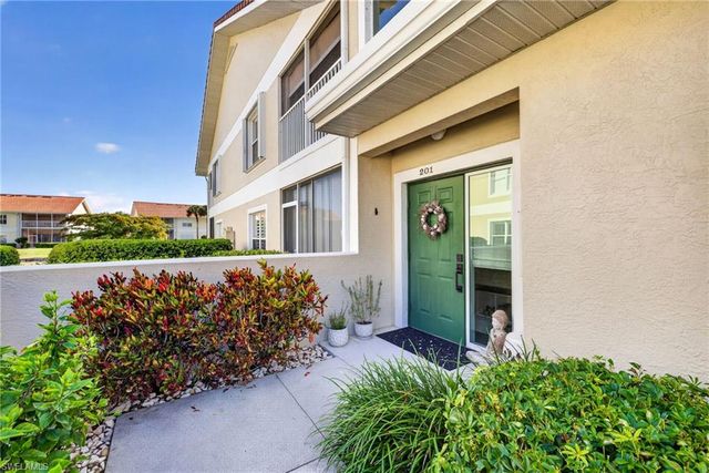 5135 Cobble Creek CT 201, Naples, FL 34110