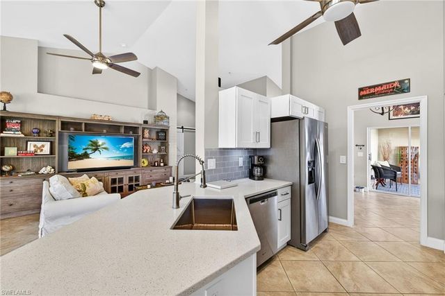 5135 Cobble Creek CT 201, Naples, FL 34110