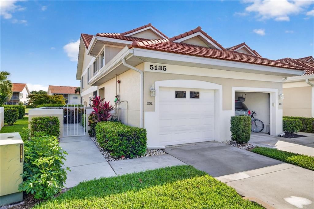 5135 Cobble Creek CT 201, Naples, FL 34110