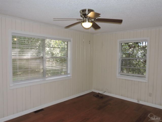 6807 Chaffin St, Milton, FL 32570