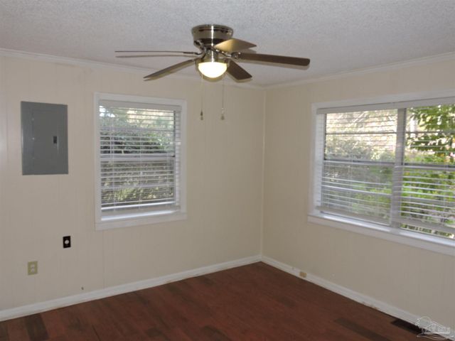 6807 Chaffin St, Milton, FL 32570