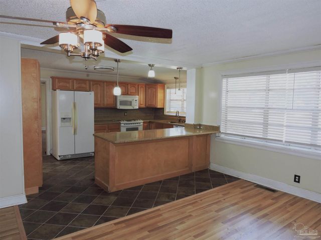 6807 Chaffin St, Milton, FL 32570