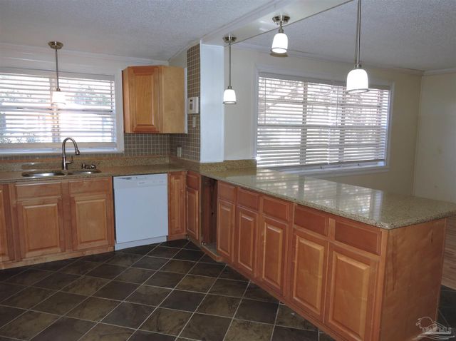 6807 Chaffin St, Milton, FL 32570