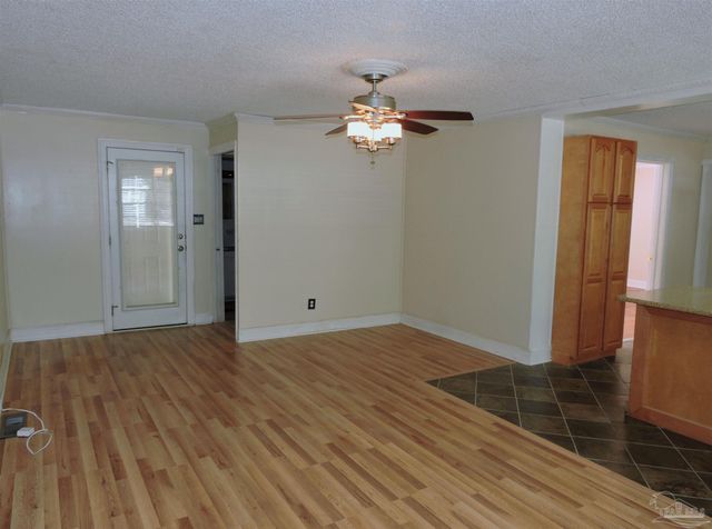 6807 Chaffin St, Milton, FL 32570