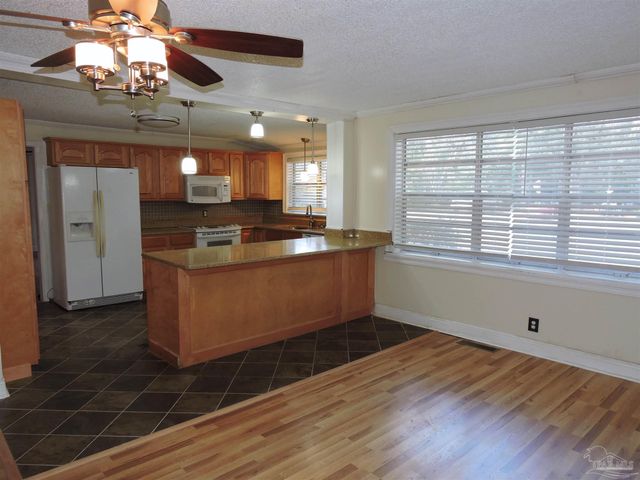 6807 Chaffin St, Milton, FL 32570