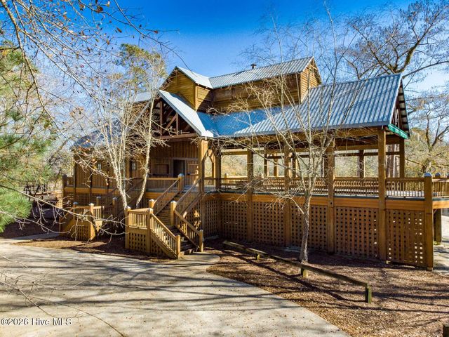 127 Legacy Lakes Drive, Wallace, NC 28466